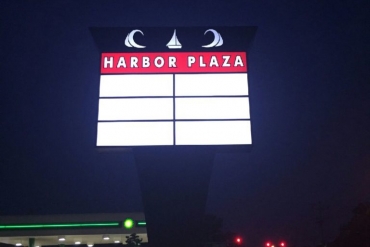 harbor-plaza-night